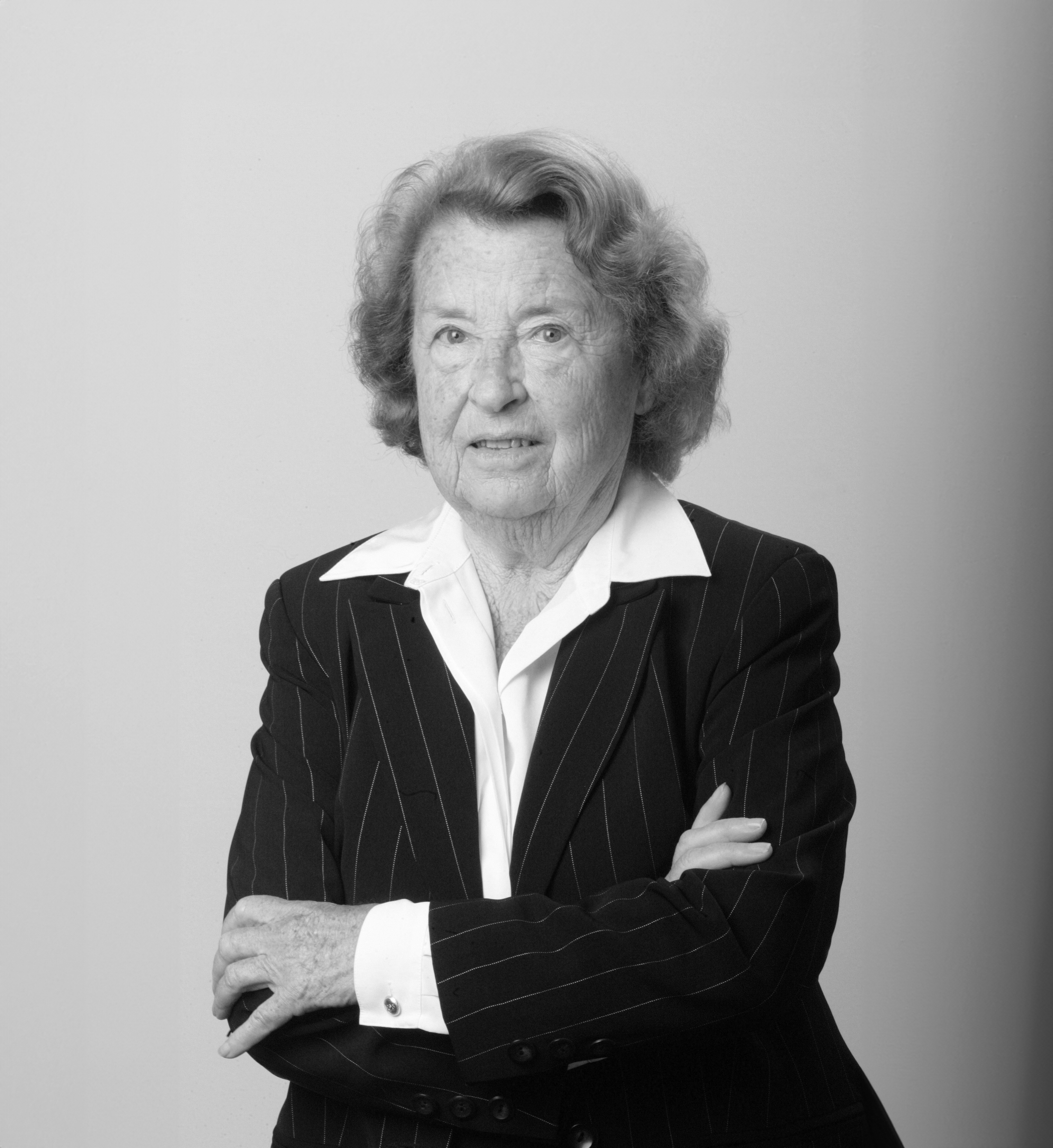 Portraitaufnahme in Schwarz-Weiß der verstorbenen Frau Direktor und ehemaligen Geschäftsführerin Ingeborg Meier