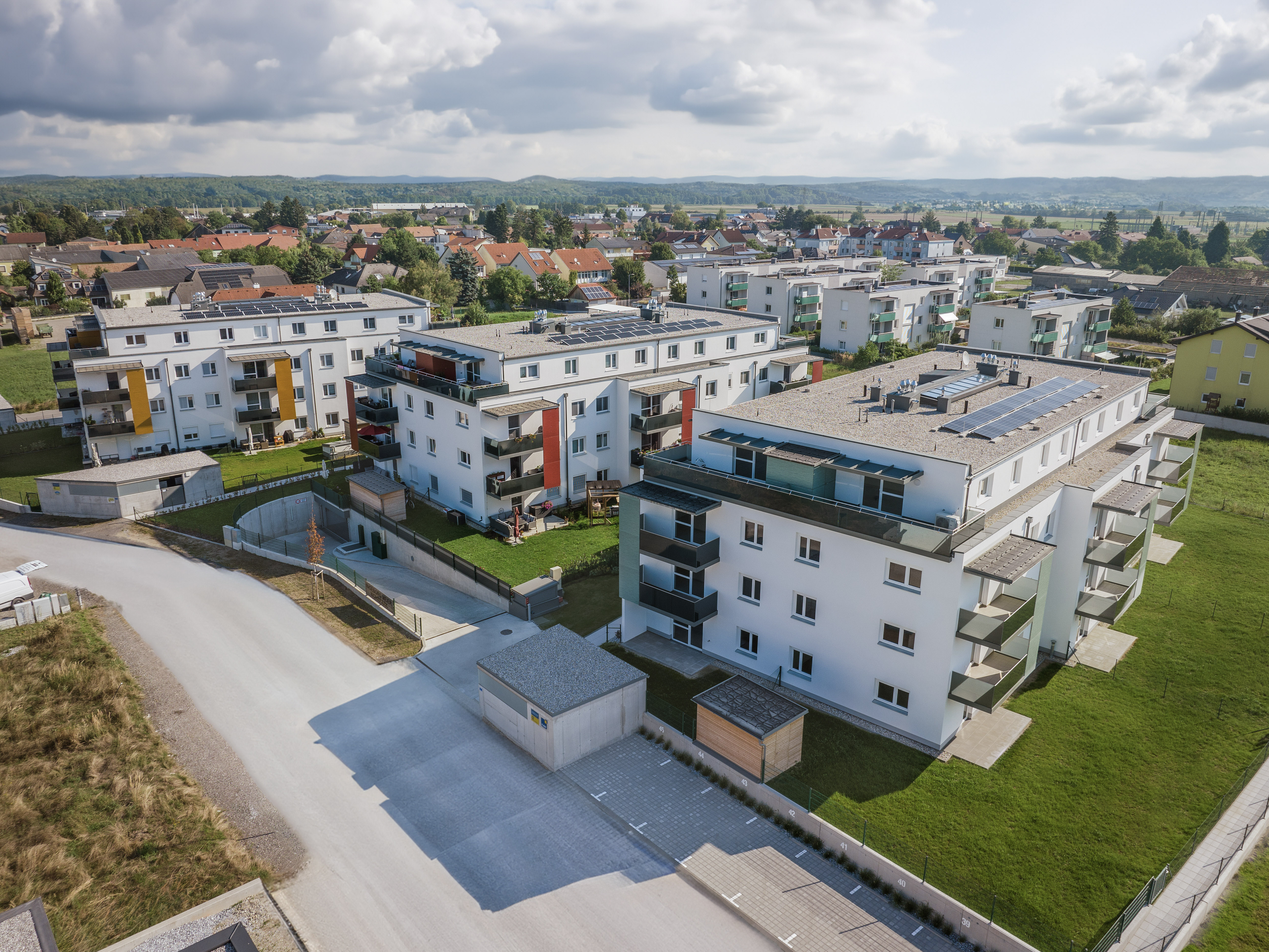 Großansicht der drei Gebäude des Ingeborg Meier Wohnpark in Absdorf 